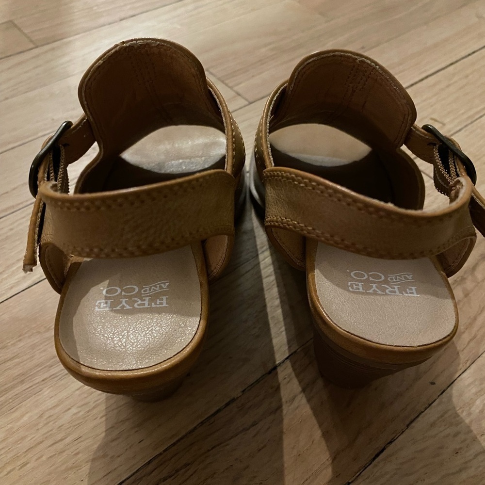 New Frye and Co Women's Tan Open-Toe Sandals - Picture 3 of 5